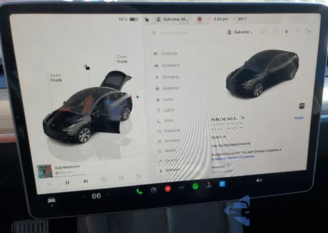 2023 Tesla Model Y z USA, uszkodzony, nr VIN 7SAYGDEE8PA144076
